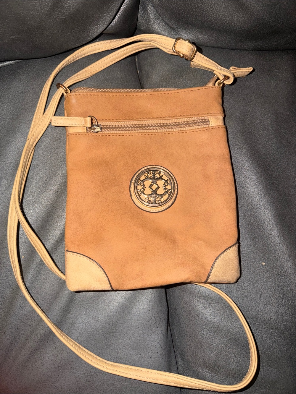 Tan Crossbody Shoulder Bag with Decorative Medallion no flaws w mystery items